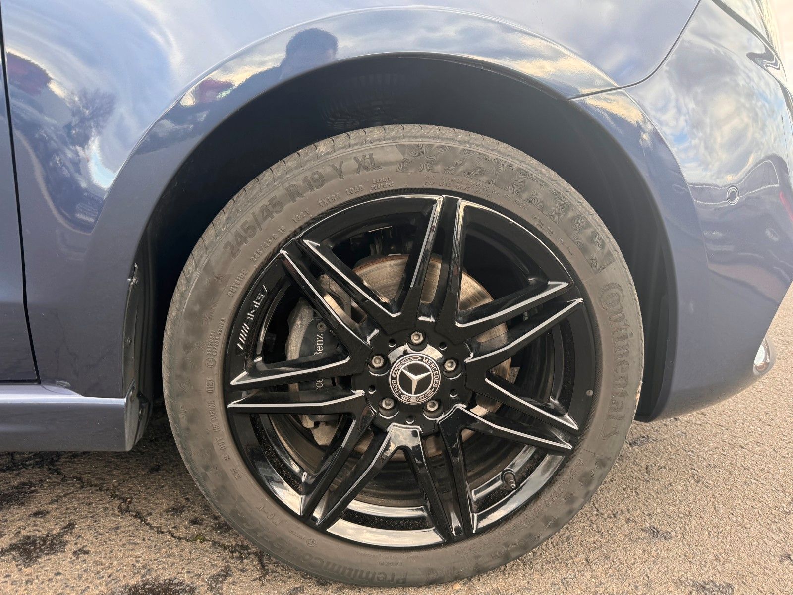 Fahrzeugabbildung Mercedes-Benz V 300 d AVA ED AMG AHK2,5to DISTRONIC