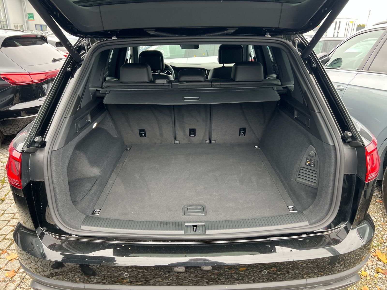 Fahrzeugabbildung Volkswagen Touareg 3.0 TDI 4MOTION *AHK, Luft, Leder, ACC,