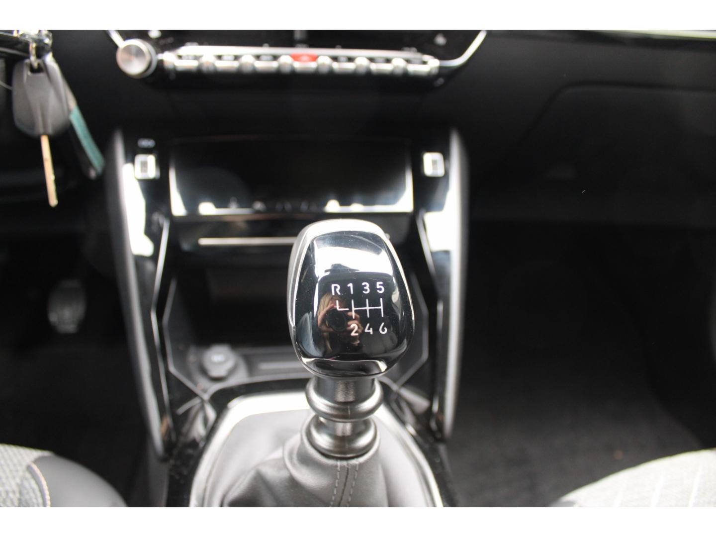 Peugeot 208 Allure PureTech 100 5türig *scheckheftgepfle