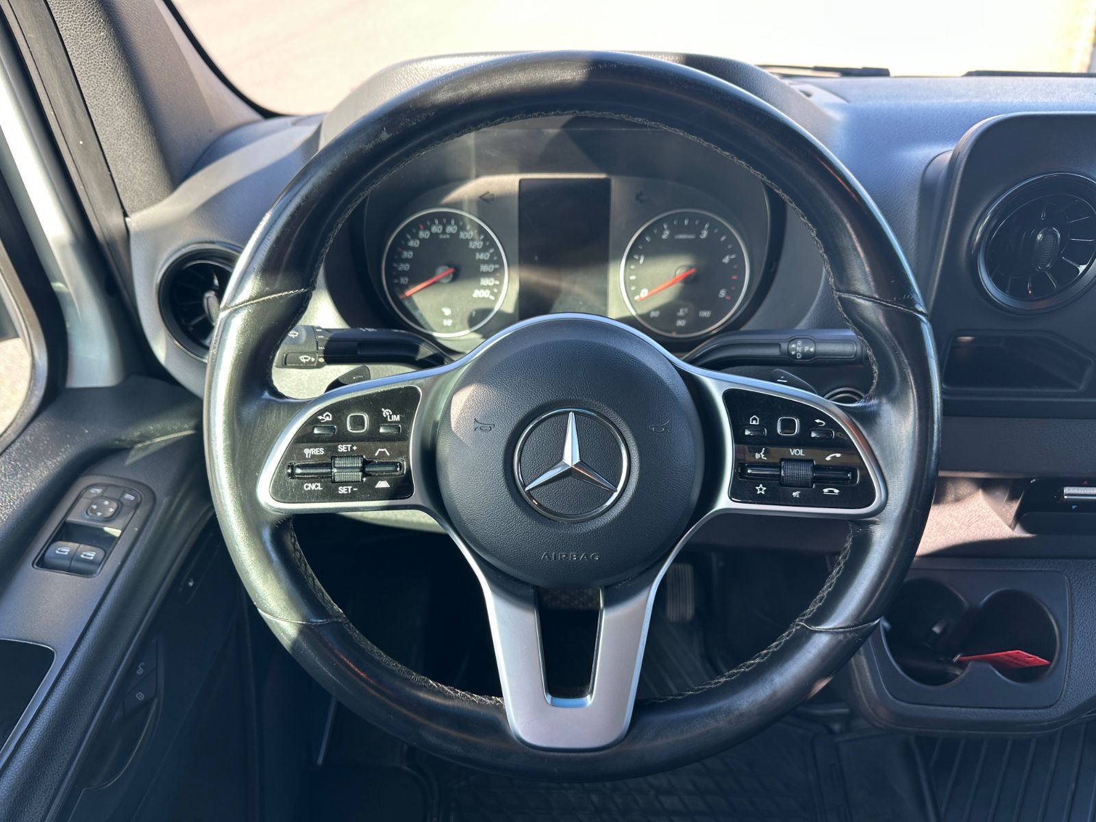 Fahrzeugabbildung Mercedes-Benz Sprinter III PritscheDoKa RWD317/7Sitze/Navi/AHK