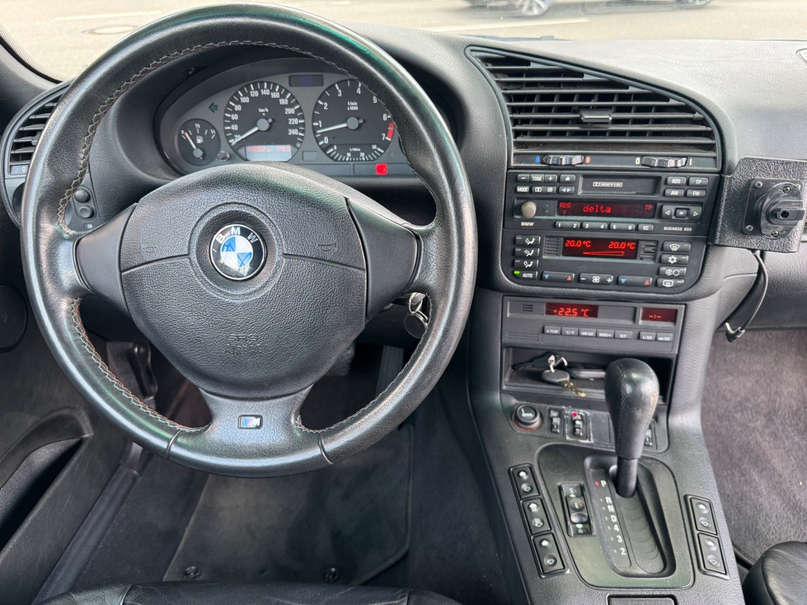 Fahrzeugabbildung BMW 320