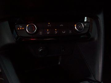 Bild 13 Opel Corsa F 1.2T Elegance LED PDC SHZ Navi-App