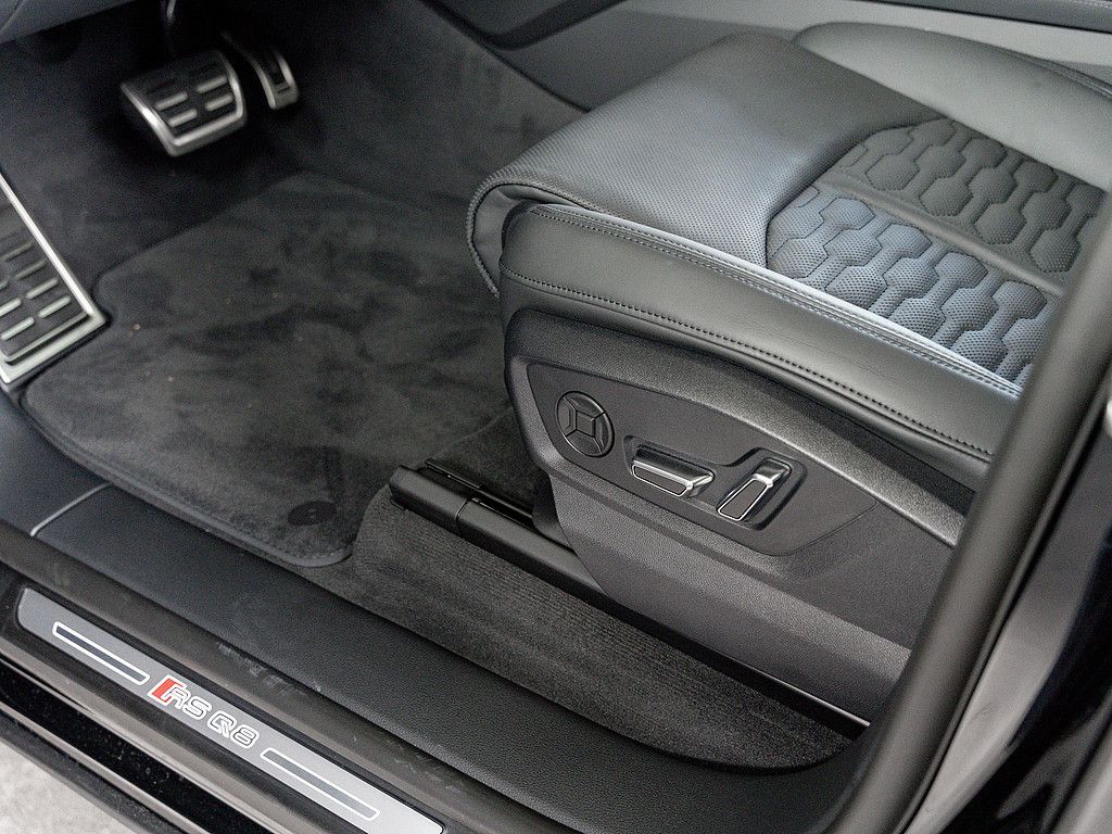 Fahrzeugabbildung Audi RS Q8 4.0 TFSI quattro STANDHZ PANO MATRIX-LED