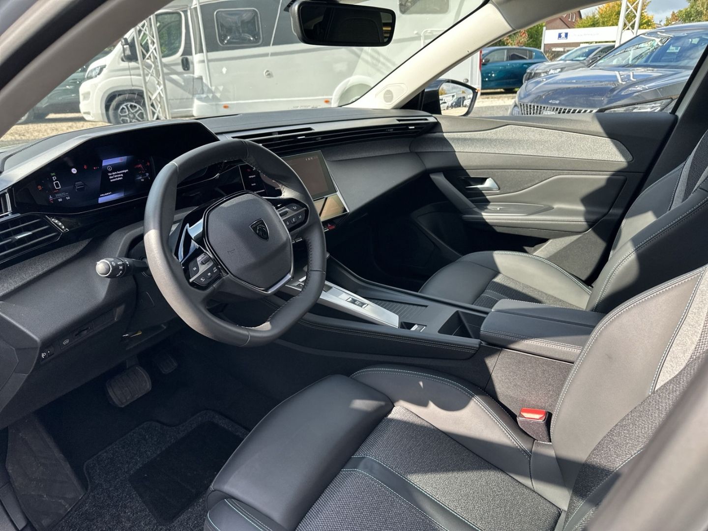 Fahrzeugabbildung Peugeot 308 Allure Blue HDi 130 EAT8 Navi 360 Kamera ACC