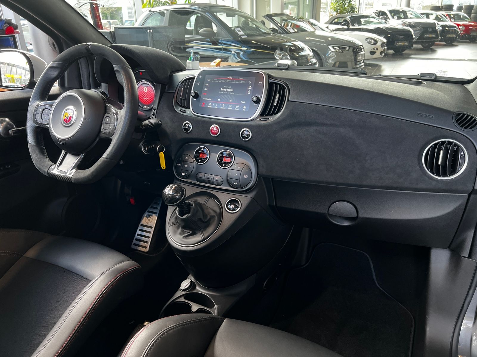 Fahrzeugabbildung Abarth 595C esseesse AKRAPOVIC XENON NAVI ALU