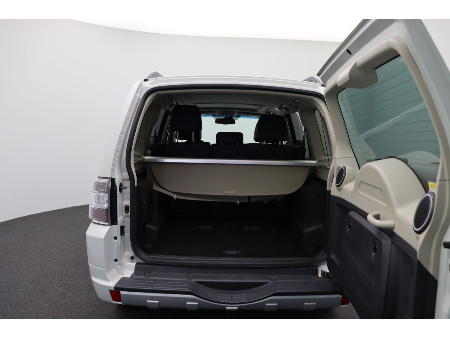 Fahrzeugabbildung Mitsubishi Pajero 3.2 DI-D Edition 30 7-Sitzer