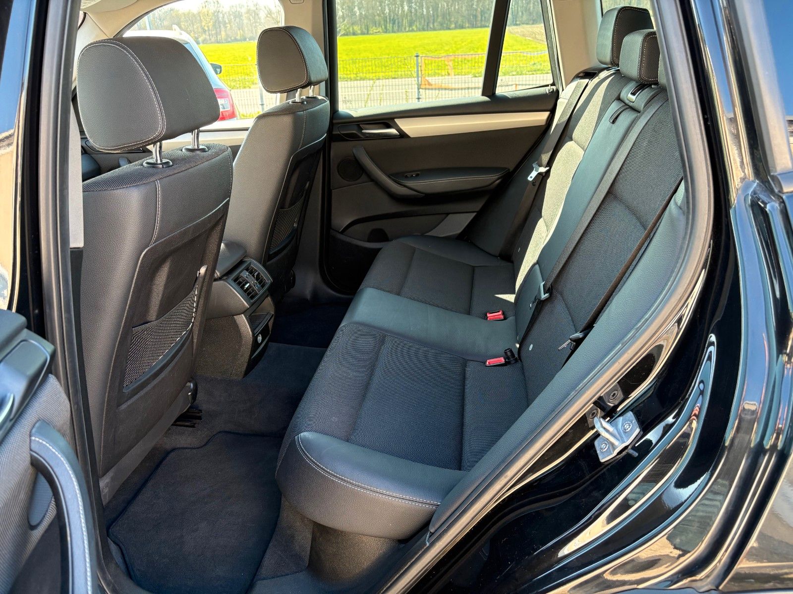 Fahrzeugabbildung BMW X3 xDrive20d Aut. Navi Xenon SPORTSITZE Leder PD