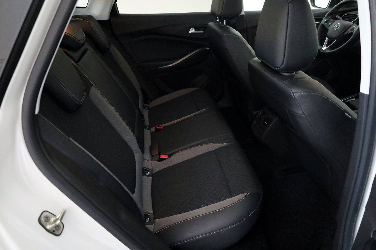 Fahrzeugabbildung Opel Grandland(X) TLeder,Navi,LED,Panorama,Kamera,AHK