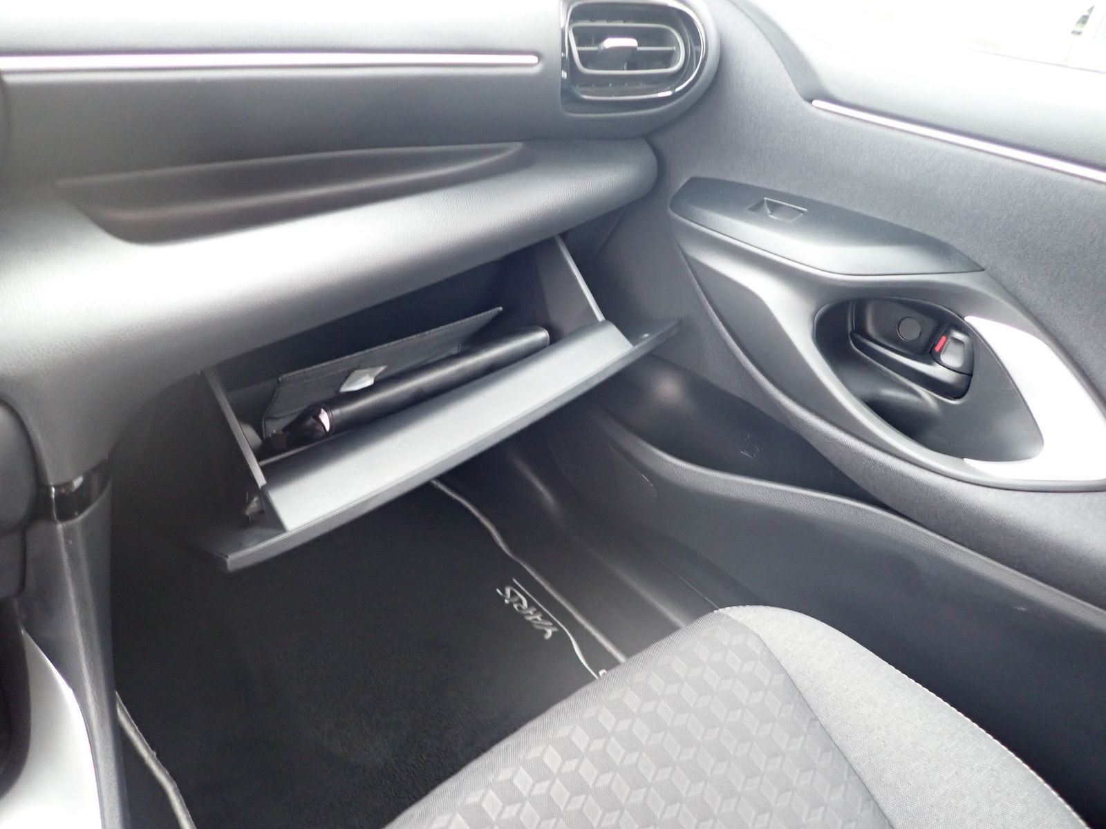 Fahrzeugabbildung Toyota Yaris 1.5 VVT-i 6-G Team, SHZ Deutschland