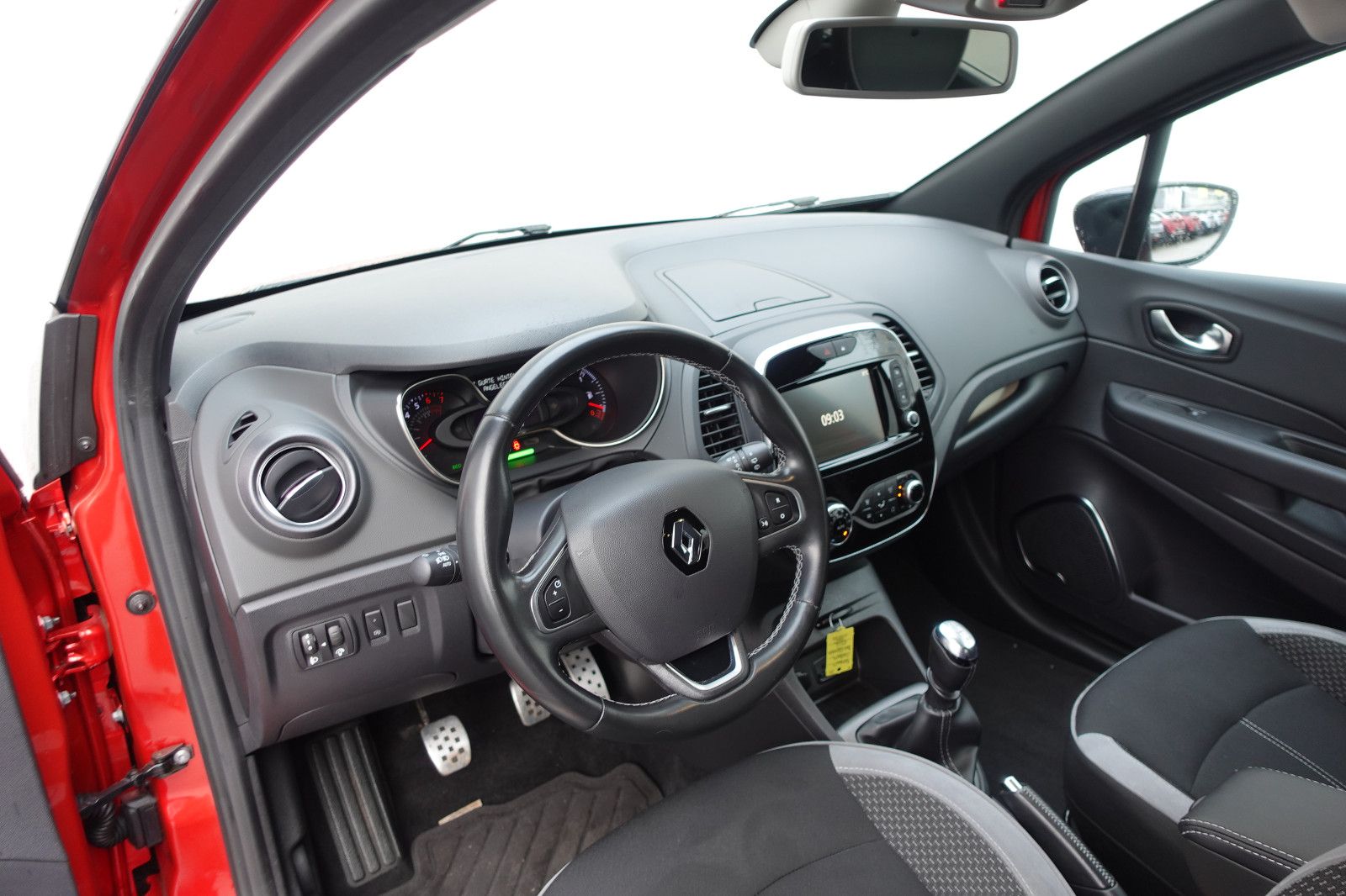 Fahrzeugabbildung Renault Captur BOSE Edition 1.3TCe,Navi,Sitzhzg,AHK,LED