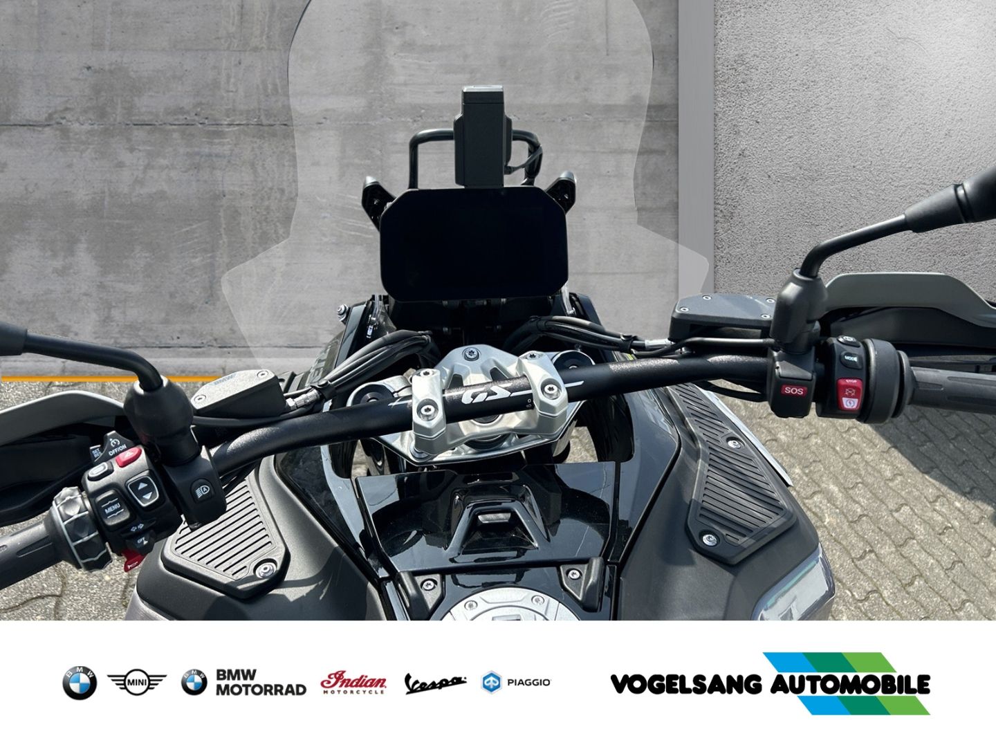 Fahrzeugabbildung BMW R 1300 GS Adventure Triple Black, Touren-Paket,