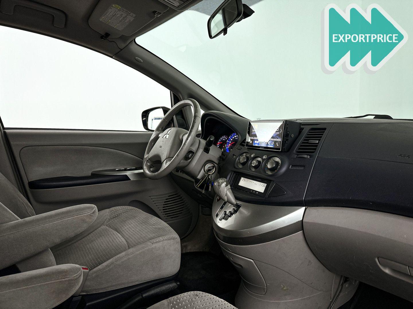 Mitsubishi Grandis 2005 — photo 23