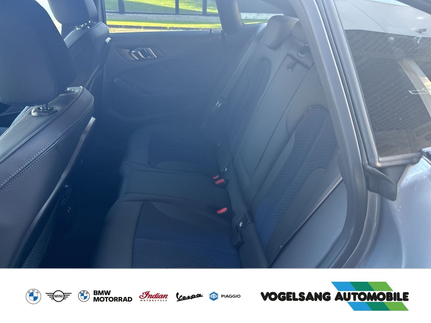 Fahrzeugabbildung BMW M235i xDrive,Gran Coupe,HUD,H&KSound,RFK,M Sport