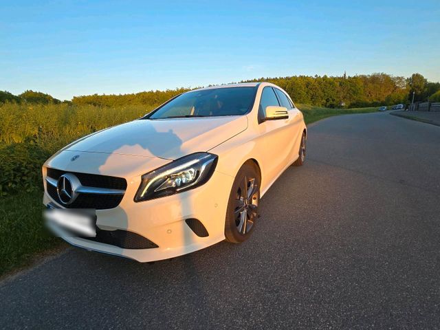 MERCEDES-BENZ Mercedes-Benz A180 d Urban Style