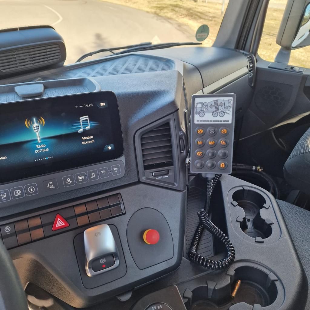 Fahrzeugabbildung Mercedes-Benz Arocs 3240 B Liebherr HTM 905 F