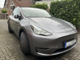 Tesla Model Y Performance Dual Motor AWD Autopilot AHK - silberne Tesla Model Y