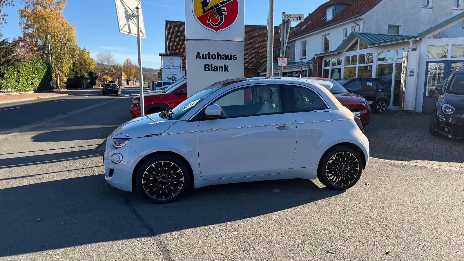 Fiat 500e  La Prima