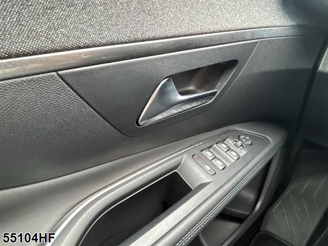 Fahrzeugabbildung Peugeot 3008 Allure Pack SHZ+NAVI+LED+CARPLAY