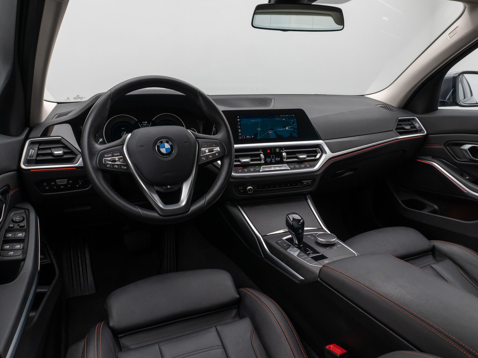 Fahrzeugabbildung BMW 320i Sport Line PDC Stop&go Standhzng Leder 18"