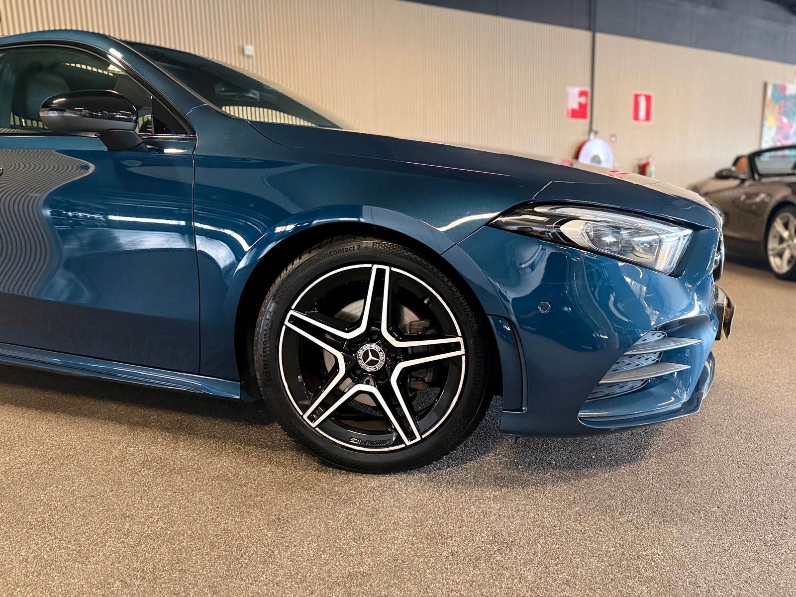 Mercedes-Benz A180 AMG STYLING-PANORAMA-MEMORY-VOLL imagem 3