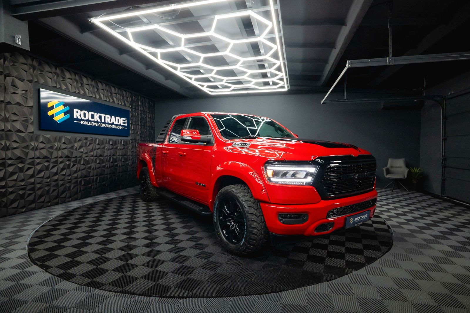 Fahrzeugabbildung Dodge RAM 5.7 V8 HEMI 4x4 OFFROAD Night-Paket *LED*19%