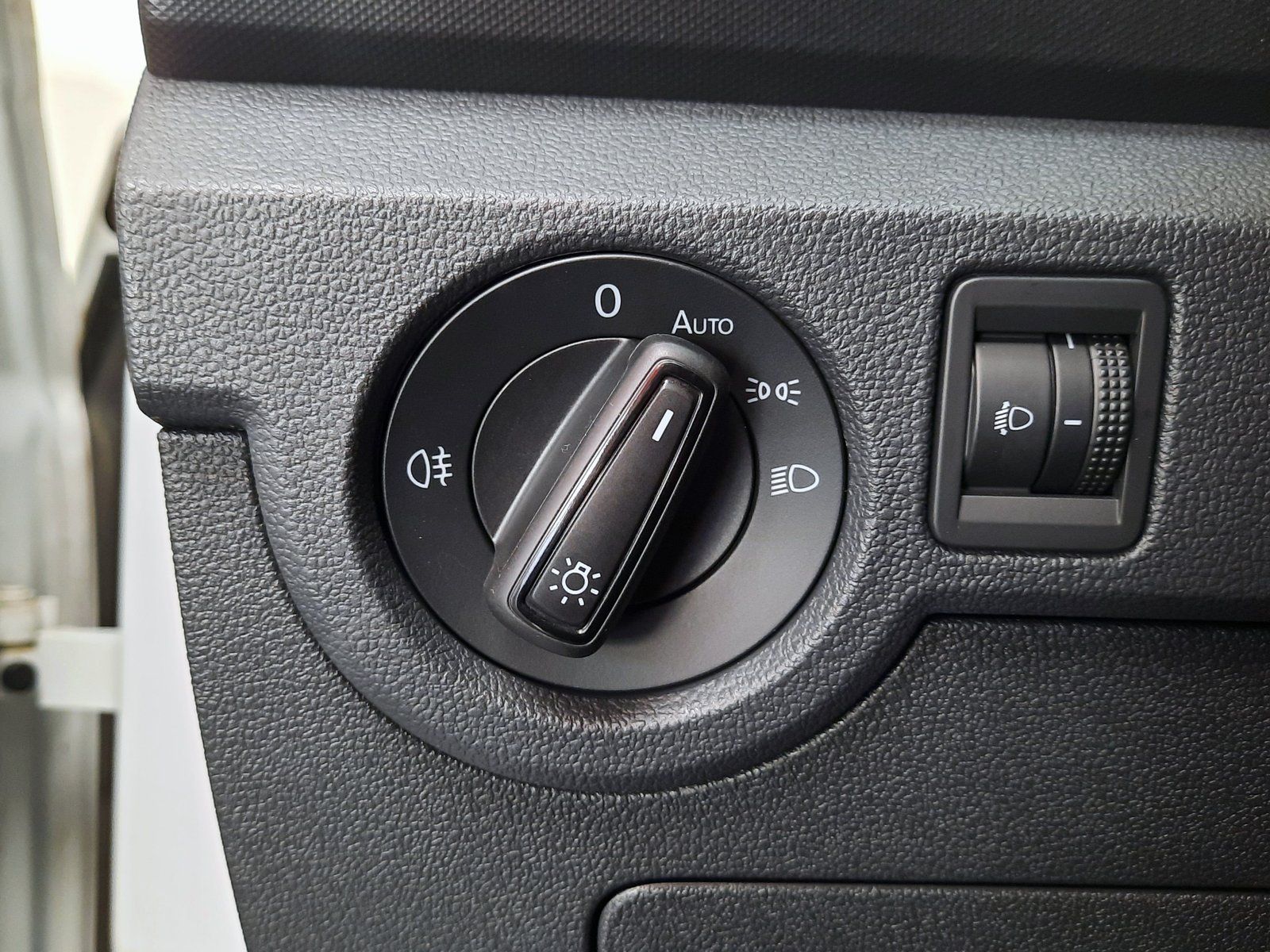 Fahrzeugabbildung Volkswagen T-Cross TSI *Navi*Einparkh.*Sitzhzg.*DAB*VZE*