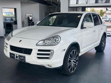 Porsche Cayenne - 1
