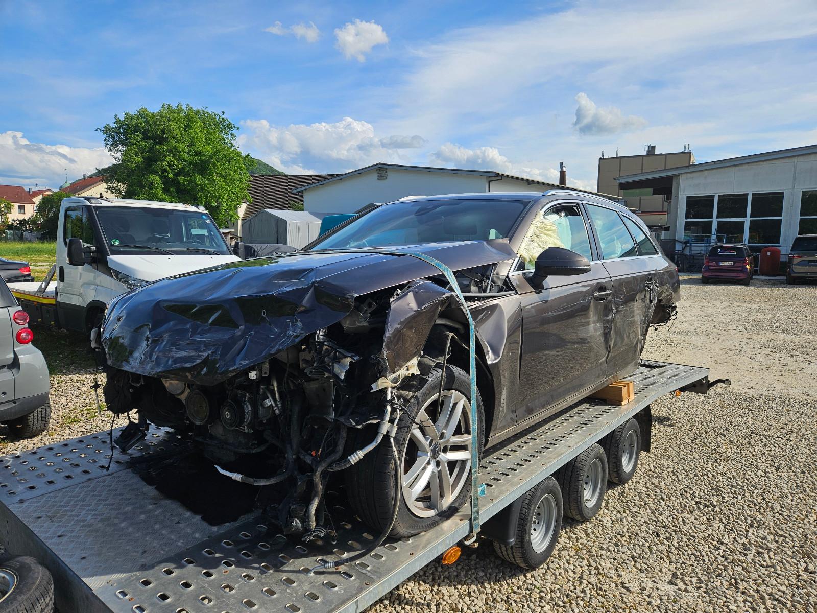 Audi A4 Avant design ultra / Unfall