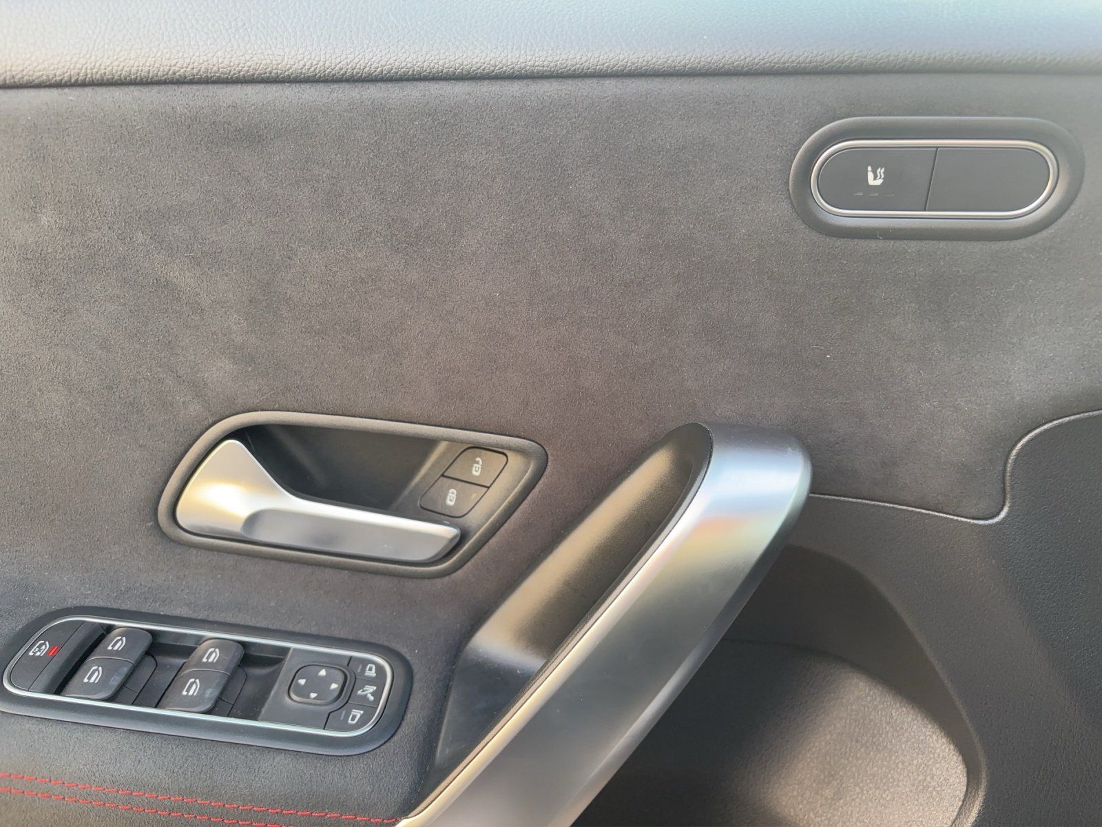 Fahrzeugabbildung Mercedes-Benz A 200 AMG KeyGo MULTIBEAM 19" Kamera TOTWINKEL