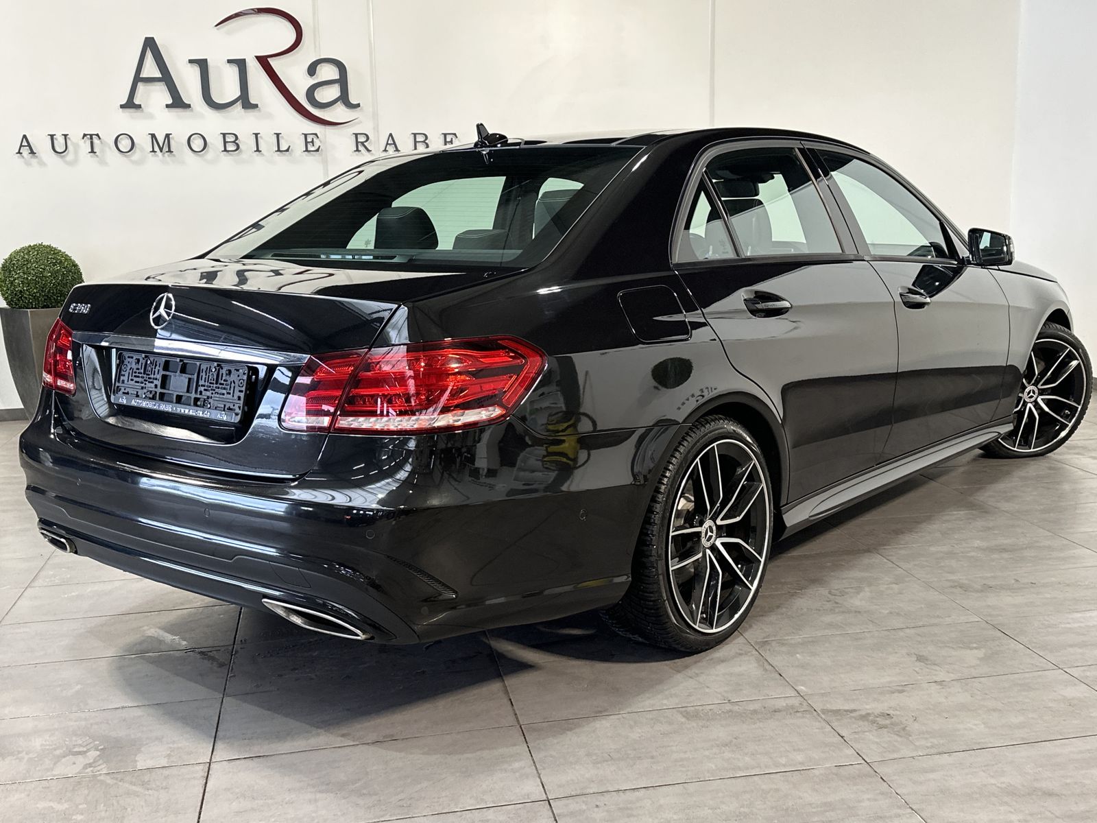 Fahrzeugabbildung Mercedes-Benz E 350 BlueTec 4Matic AMG-Line NAV+LED+PANO+SPURH