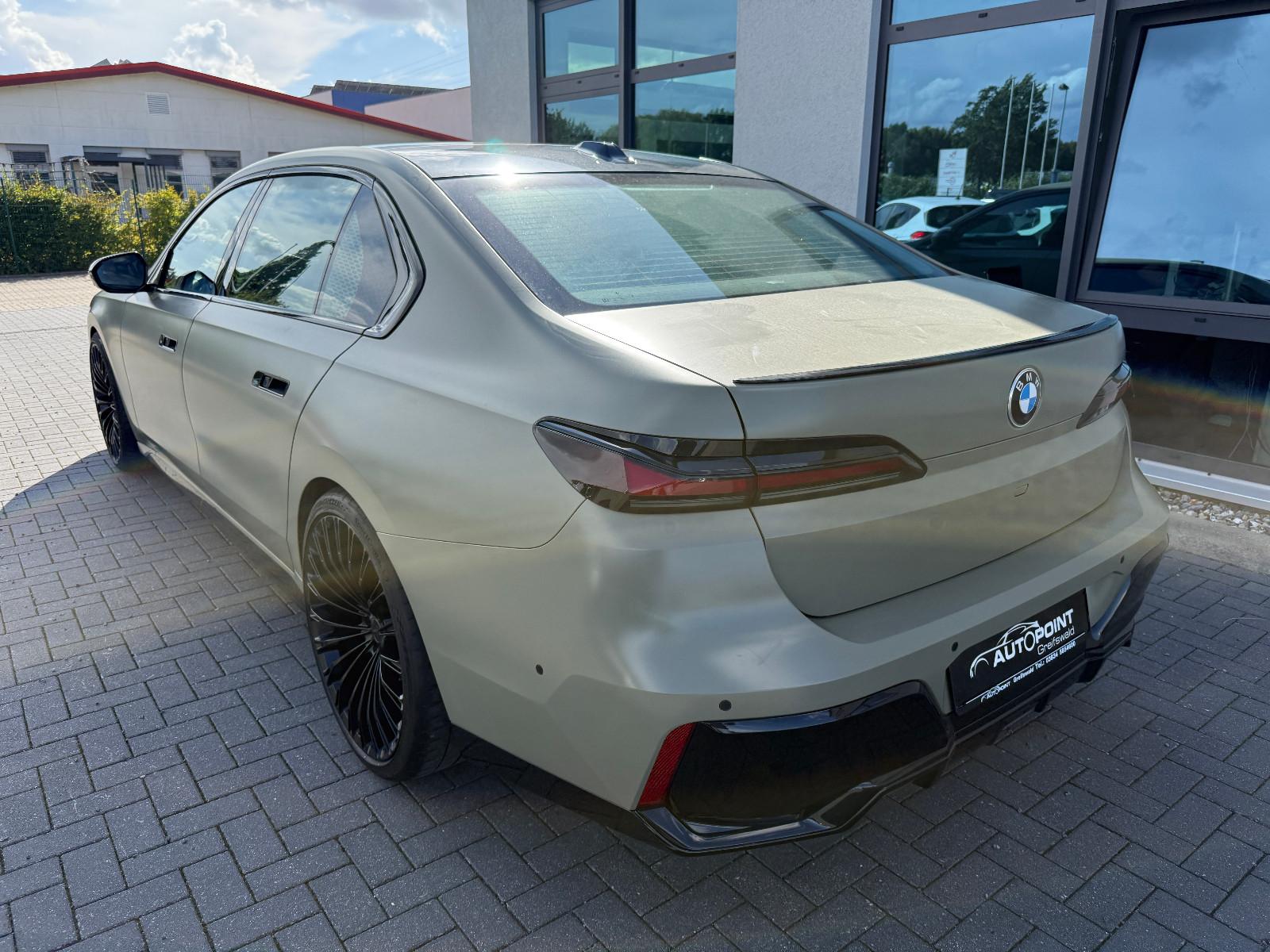 BMW 740d xDrive M Sport Crafted Clarity Sky Lounge