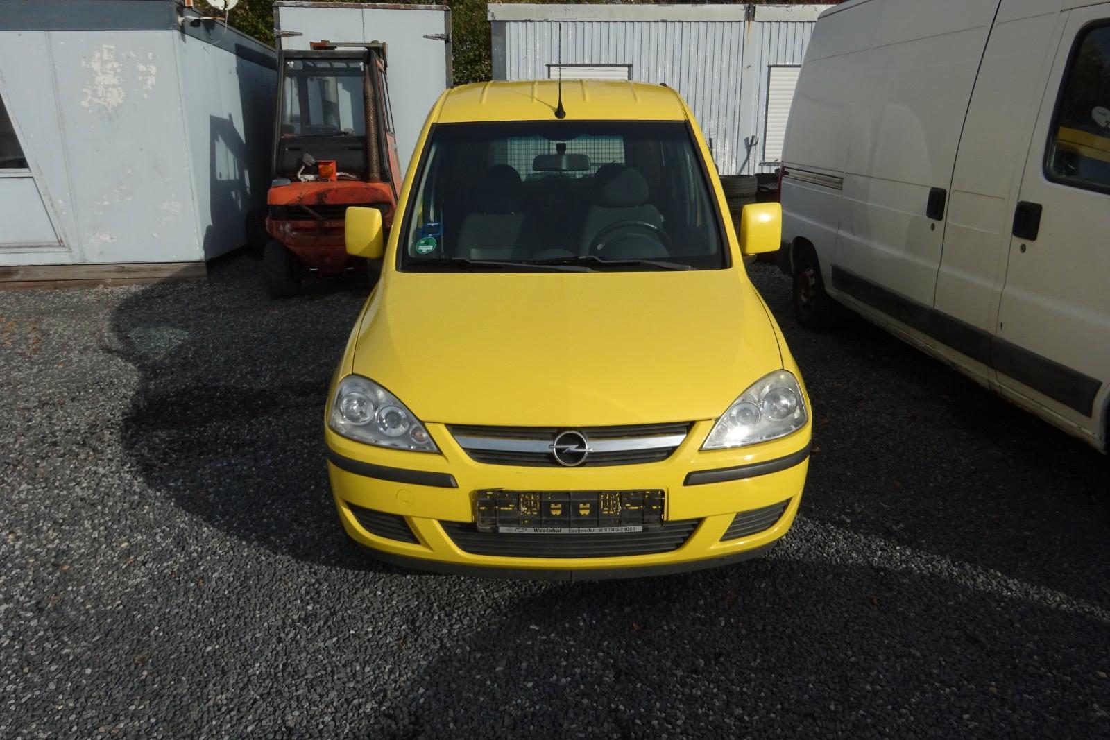 Opel Combo 2010 — rear view