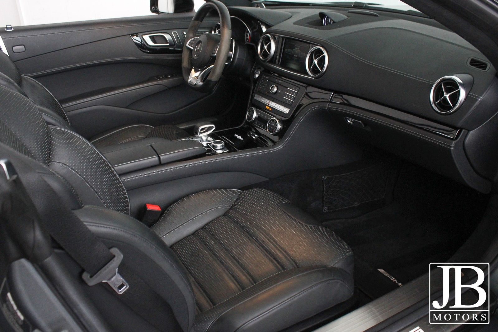 Fahrzeugabbildung Mercedes-Benz SL 63 AMG Designo Bang & Olufsen Junge Sterne
