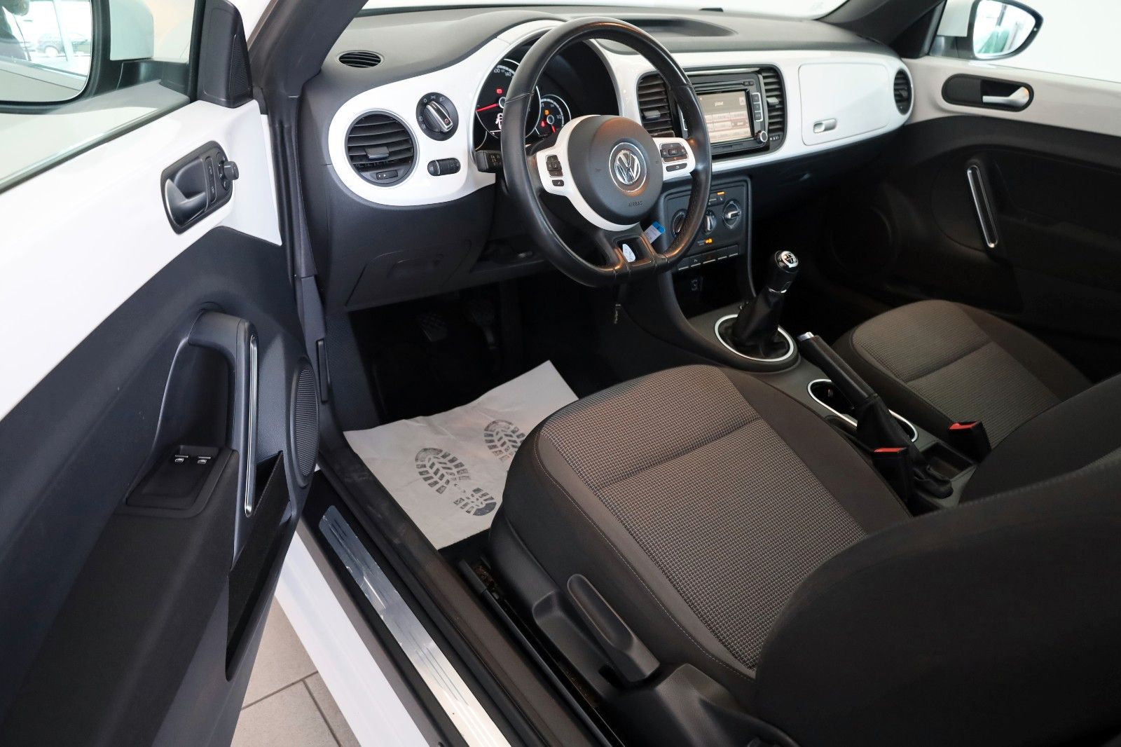 Fahrzeugabbildung Volkswagen Beetle Lim. Design SH,PDC,Panorama,SR 20"+WR