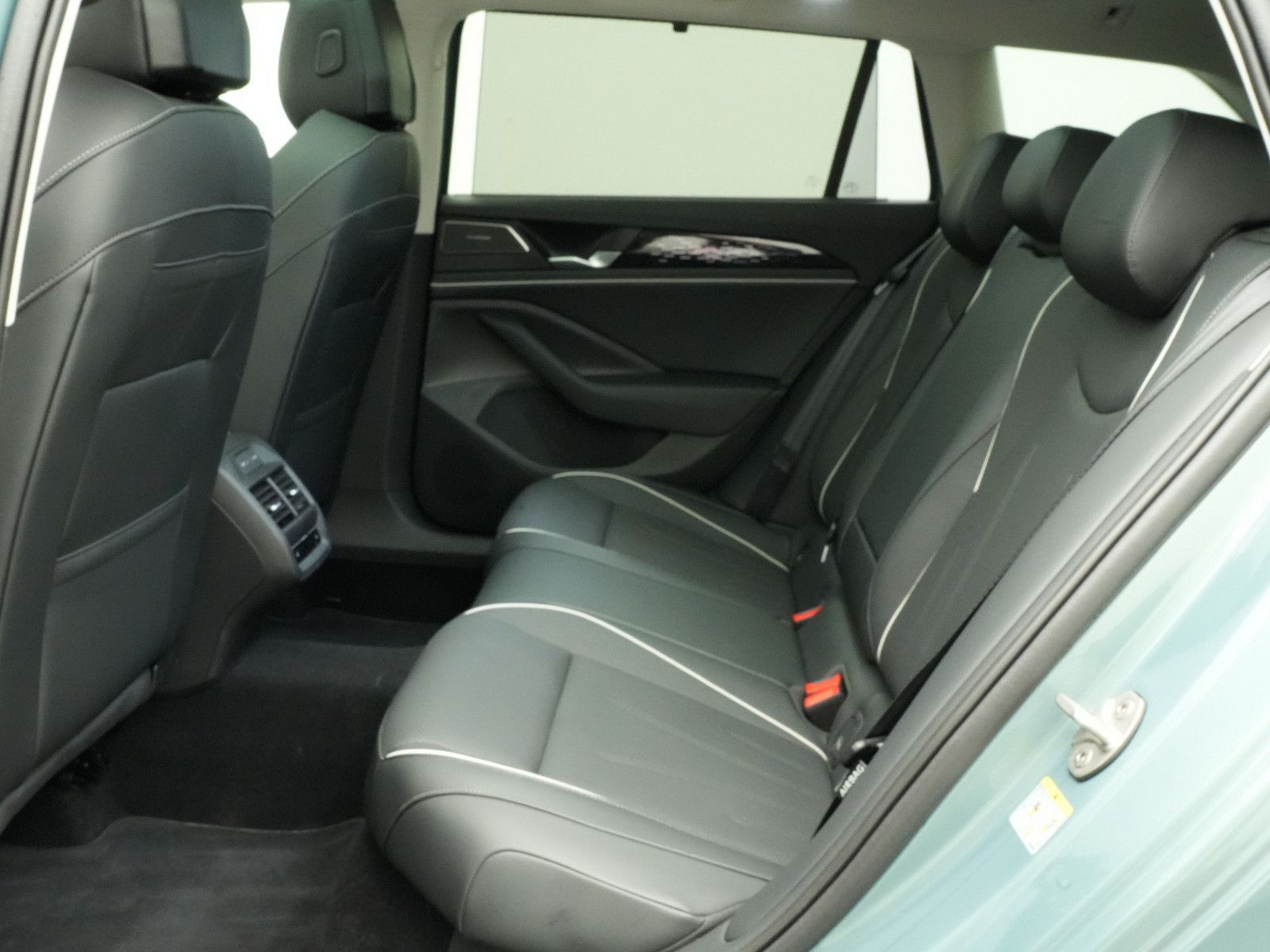 Volkswagen Passat eHybrid Elegance PANO MATRIX AHK ACC H K foto 24