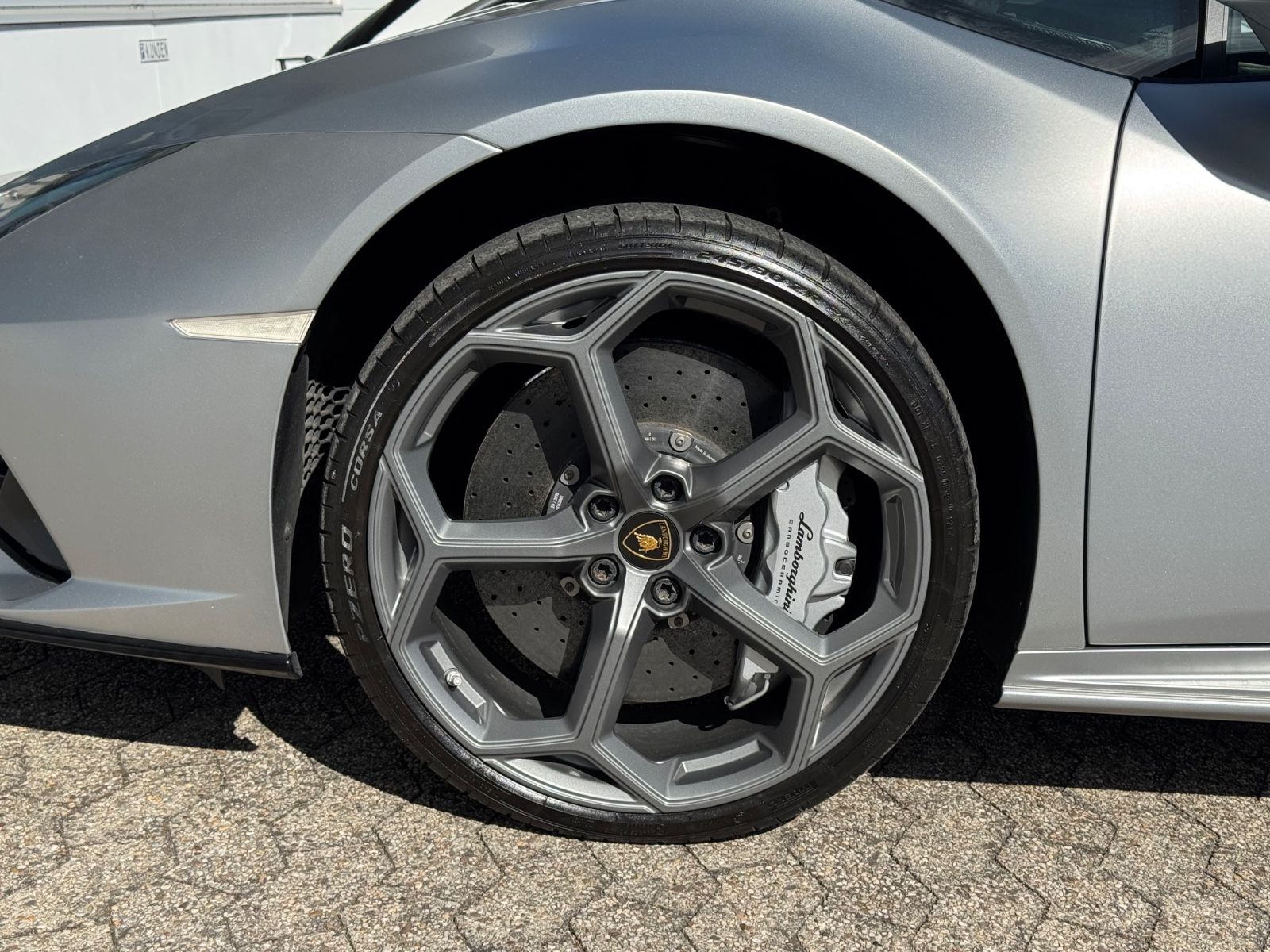 Fahrzeugabbildung Lamborghini Huracán EVO V10 /LIFT/SENSONUM/KAMERA/ACC