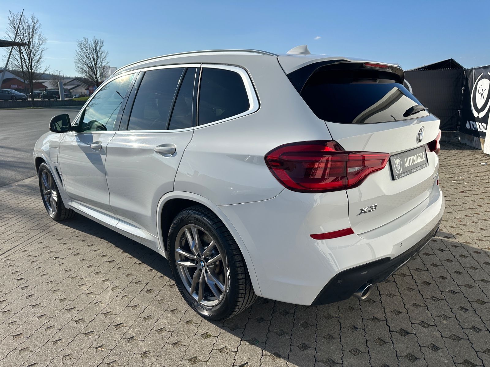 Fahrzeugabbildung BMW X3 xDrive30e M-Sport/Navi/Head-Up/LED/AHK