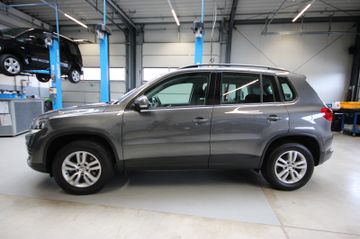 Volkswagen Tiguan - 1