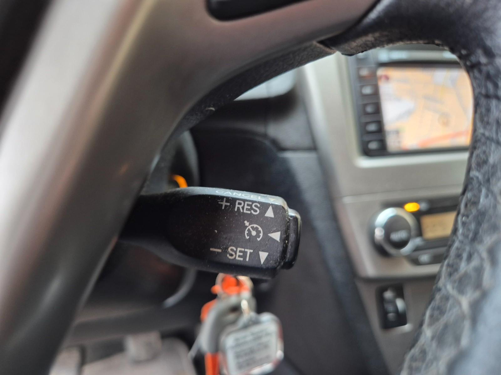 Toyota Avensis 2010 — photo 12