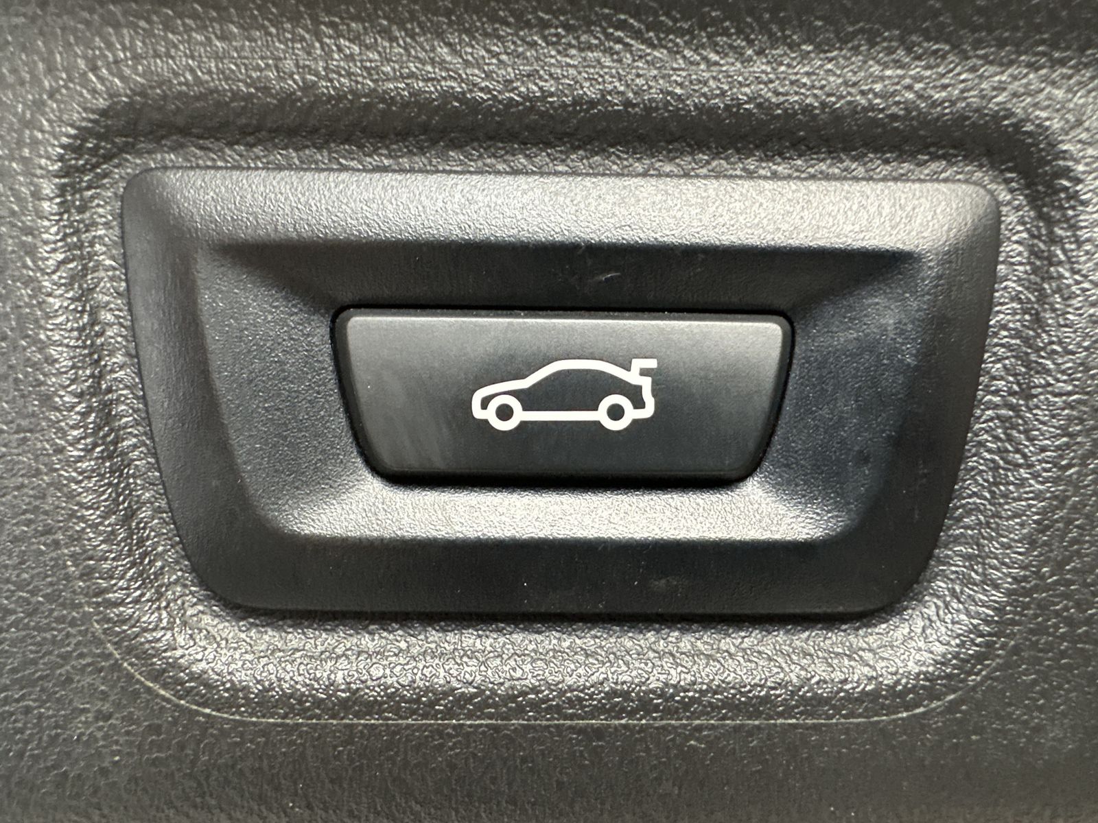 Fahrzeugabbildung BMW M340d Touring xDrive NAV+LASER+ACC+AHK+H&K+KAM