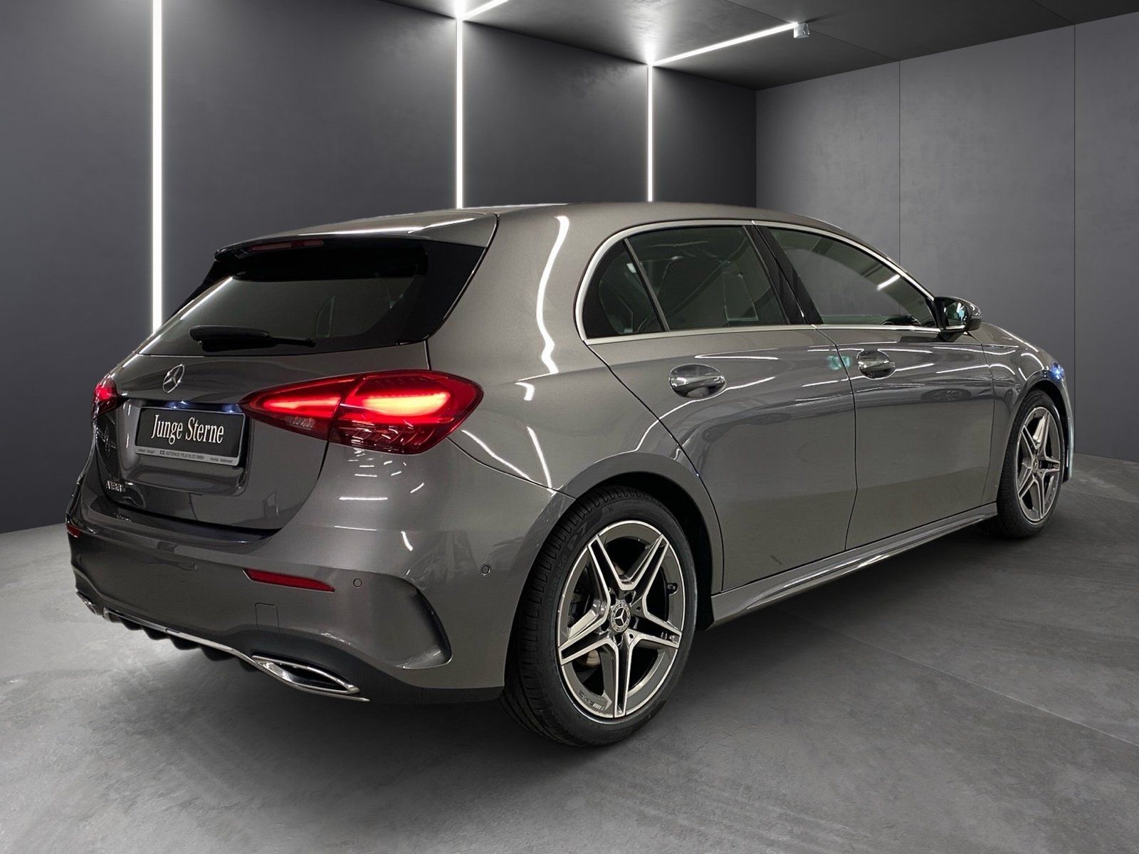 Fahrzeugabbildung Mercedes-Benz A 180 AMG Line*LED*Kamera*CarPlay*Spurhalte*SHZ*