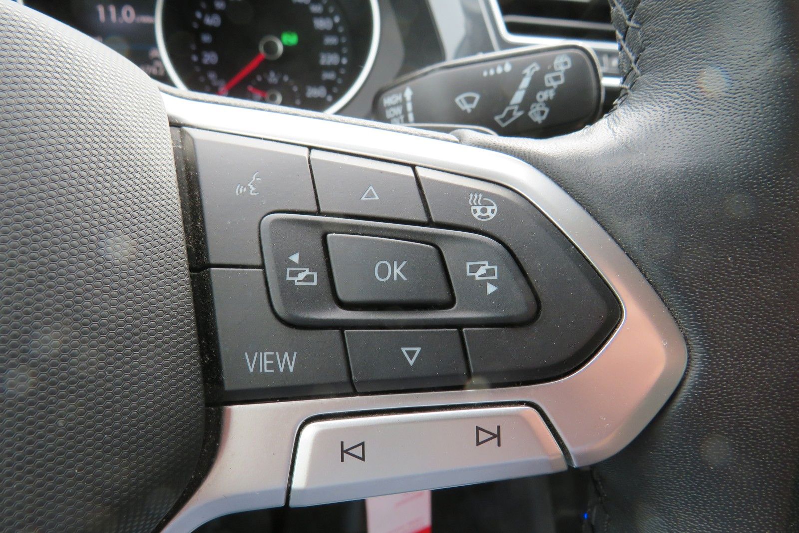 Fahrzeugabbildung Volkswagen Tiguan Life DSG AHK KAMERA ACC PDC SITZH. NAVI 1