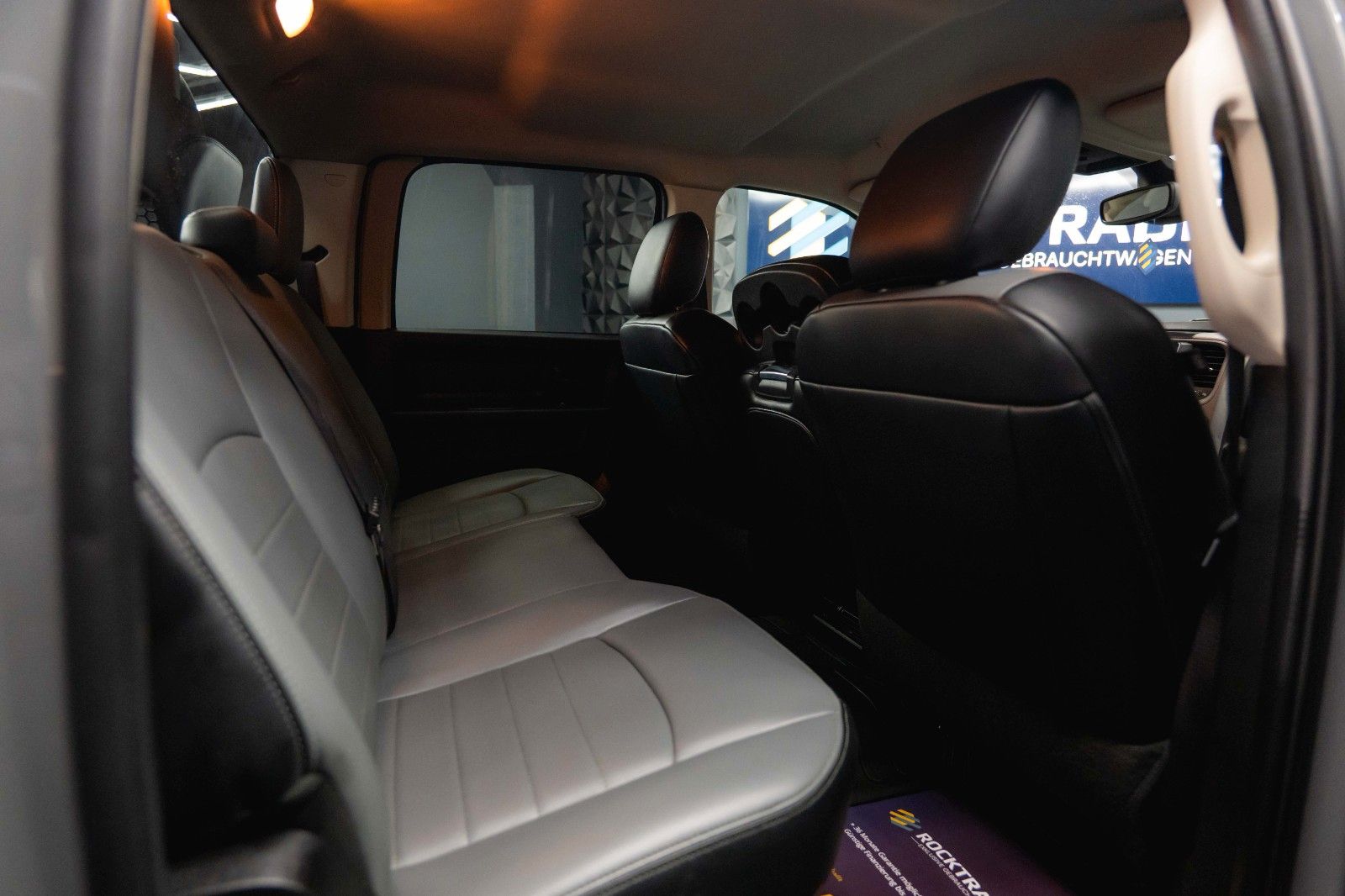 Fahrzeugabbildung Dodge RAM 5.7 V8 HEMI 4x4 OFFROAD Night-Paket LONGBED