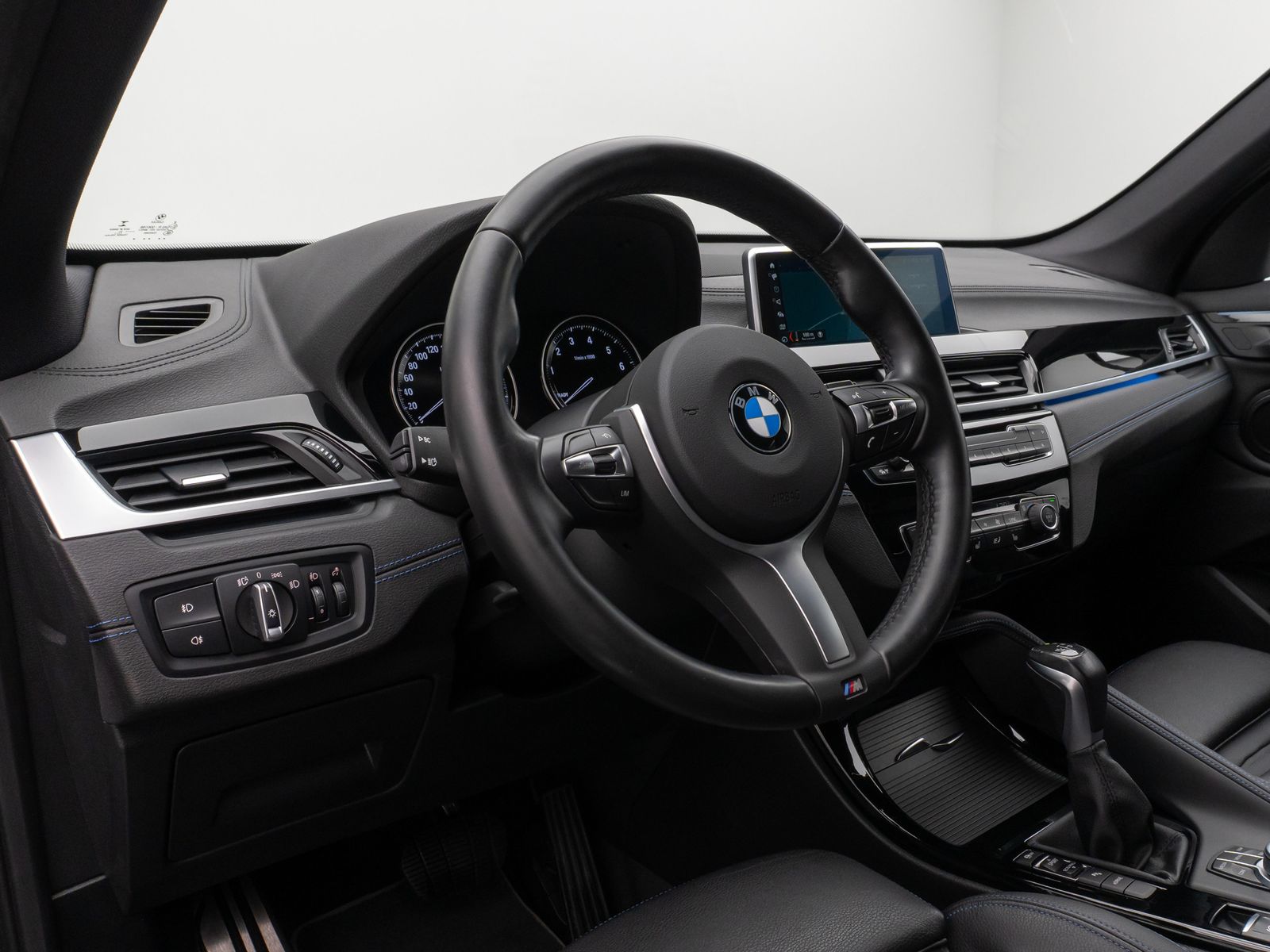 Fahrzeugabbildung BMW X1 xD25e M Sport Kamera Navi DAB HiFi DrivAssist