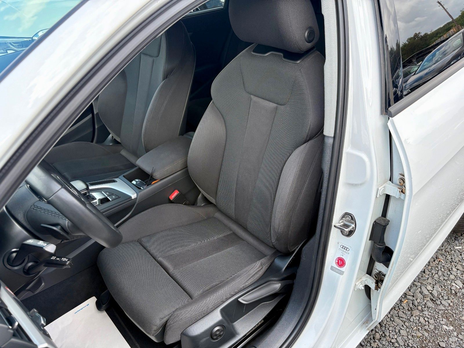 Fahrzeugabbildung Audi A4 Avant 35 TDI basis Navi AHK 1.HAND LED SPORTS