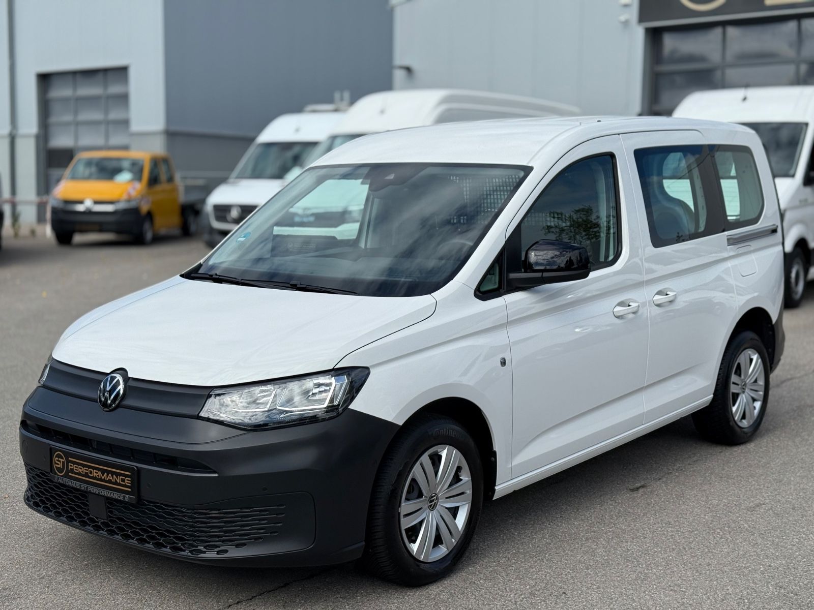 Volkswagen Caddy Cargo DSG KLIMA NAVI ACC STDHZ 1HAND SHZ