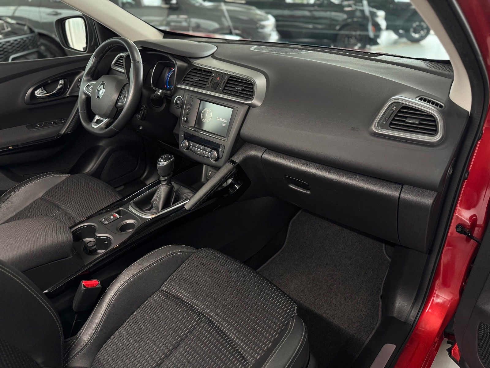 Fahrzeugabbildung Renault Kadjar 1.3 TCe 140 Limited "AHK Kamera DeLuxe"