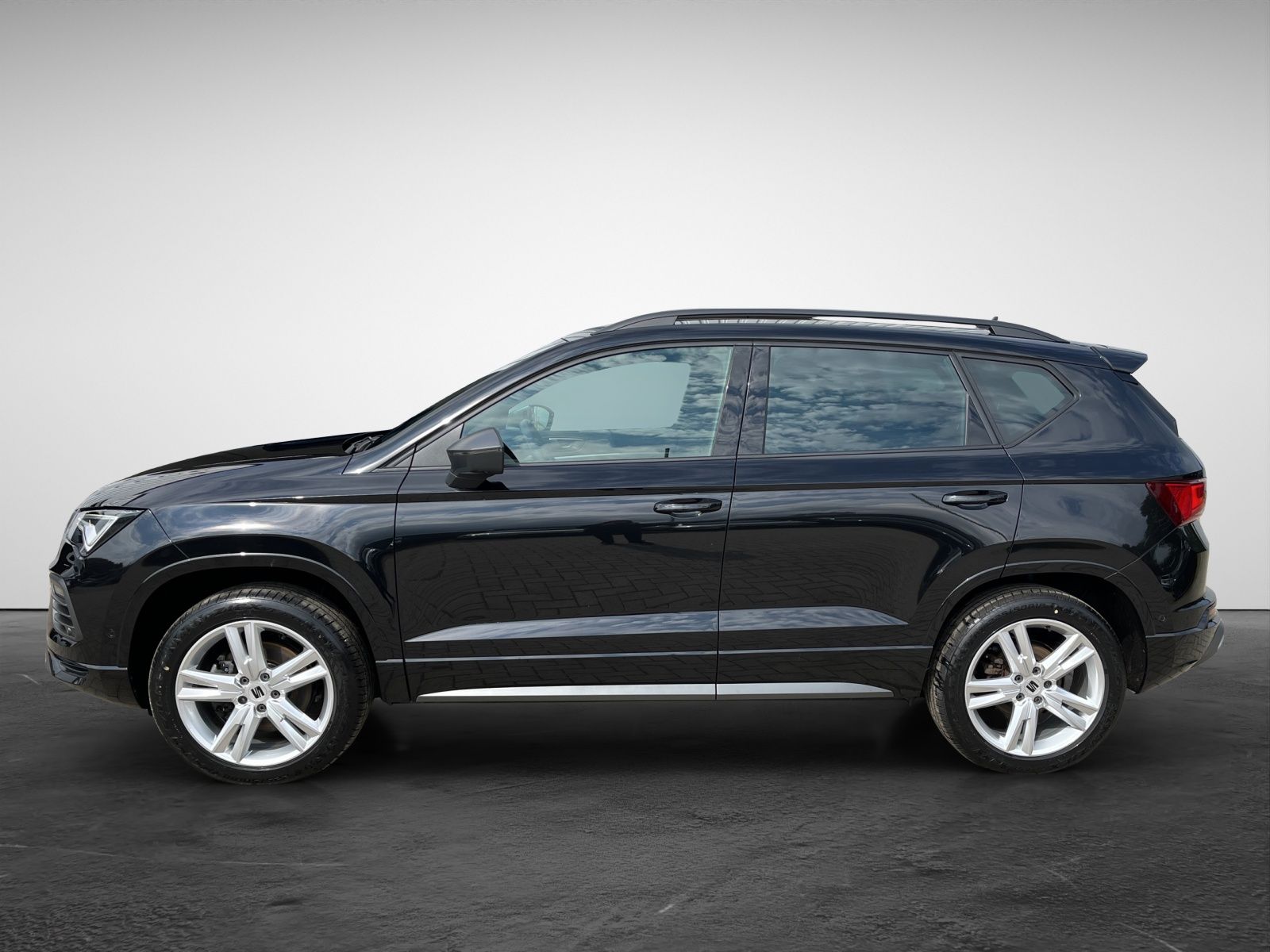 Seat Ateca 2.0 TSI DSG 4Drive FR-Line Panodach AHK N imagem 3
