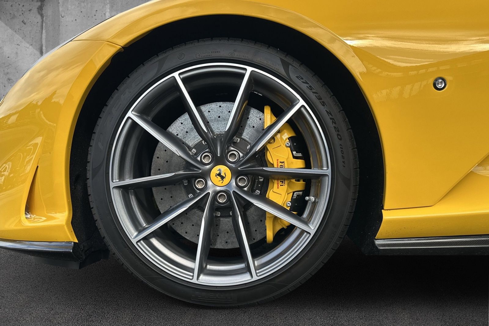 Fahrzeugabbildung Ferrari 812 GTS*Full Carbon*Lift*Painted Stripes*JBL