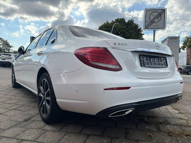 Mercedes-Benz E 200 2.0 Avantgarde Aut. Limousine